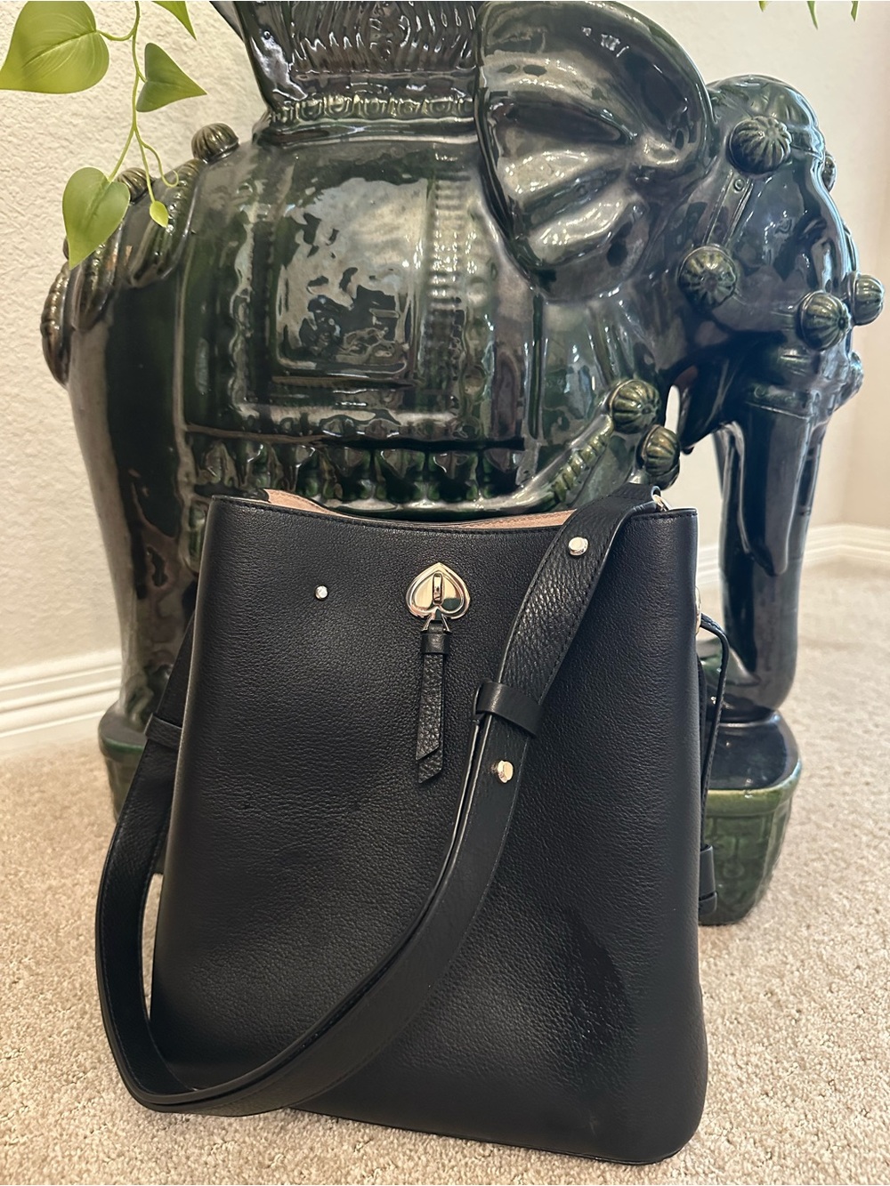 KATE SPADE Black Leather Bucket Bag - Classic Everyday Shoulder Bag
